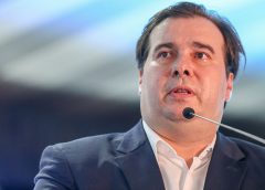 Rodrigo Maia critica lentidão do governo para pagar R$ 600
