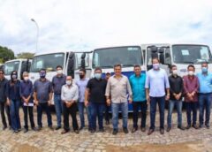 DEMERVAL LOBÃO – PREFEITO JÚNIOR CARVALHO RECEBE CAMINHÃO COMPACTADOR