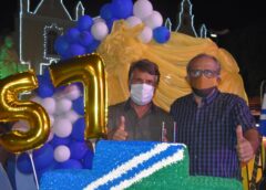 MONSENHOR GIL – Prefeito João Luiz faz o corte do bolo no aniversário de 57 de EMANCIPAÇÃO POLÍTICA