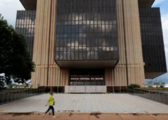 Atividade econômica tem alta de 0,64% em dezembro, diz Banco Central