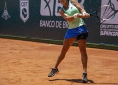 Carol Meligeni derrota favorita e está nas quartas na África do Sul