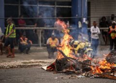 AMBULANTES PROTESTAM CONTRA RETIRADA DE PONTO DE ONIBUS INTERMUNICIPAL E RURAL DO CENTRO DE TERESINA