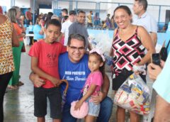 DEMERVAL LOBÃO – PI: PREFEITO COMEMORA ANIVERSÁRIO E FAZ ENTREGA DE CESTAS BÁSICAS PARA A POPULAÇÃO.