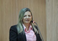 VEREADORA ALESSANDRA LOPES PRESIDE A SESSÃO DA CÂMARA MUNICIPAL DE DEMERVAL LOBÃO PELA SEGUNDA VEZ